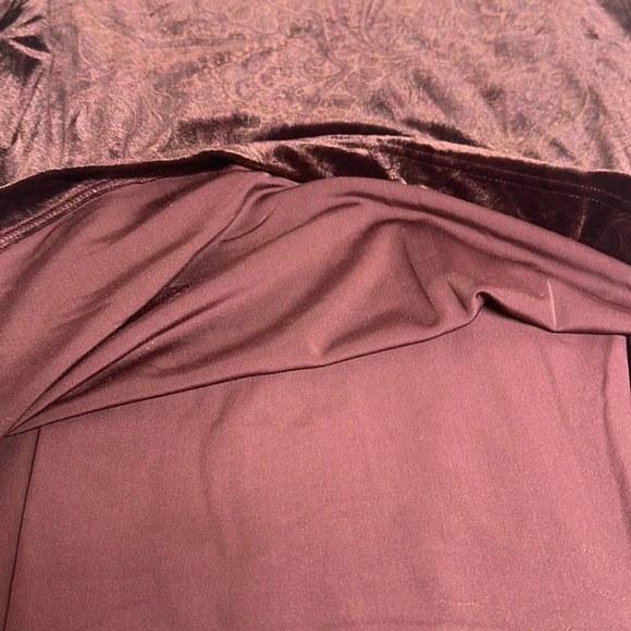 Dana Buckman Crushed Velvet Top Deep Merlot - Picture 8 of 11